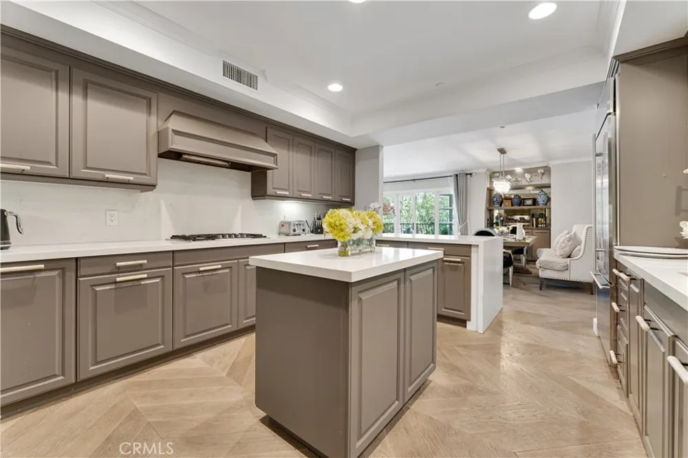 277 S Spalding Drive #201 Beverly Hills, CA 90212