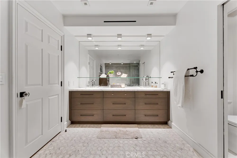277 S Spalding Drive #201 Beverly Hills, CA 90212