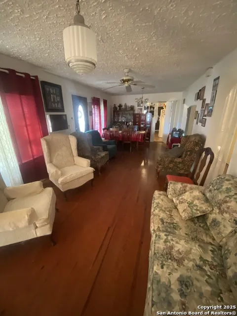 516 W Dunlap Sabinal, TX 78881