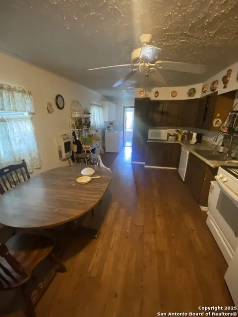 516 W Dunlap Sabinal, TX 78881