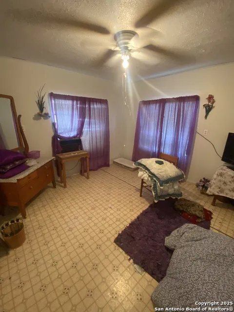 516 W Dunlap Sabinal, TX 78881