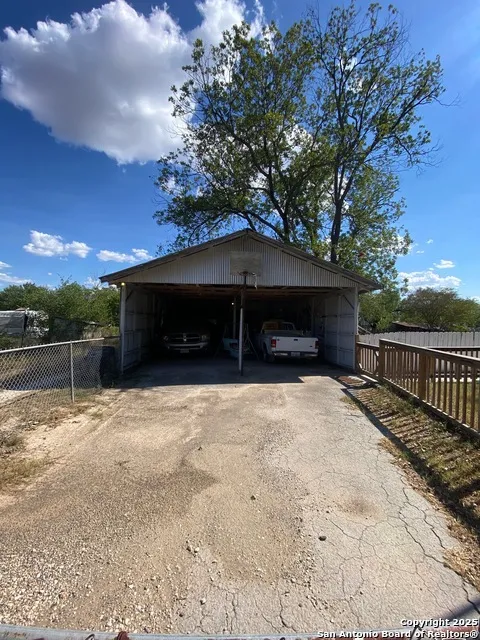 516 W Dunlap Sabinal, TX 78881