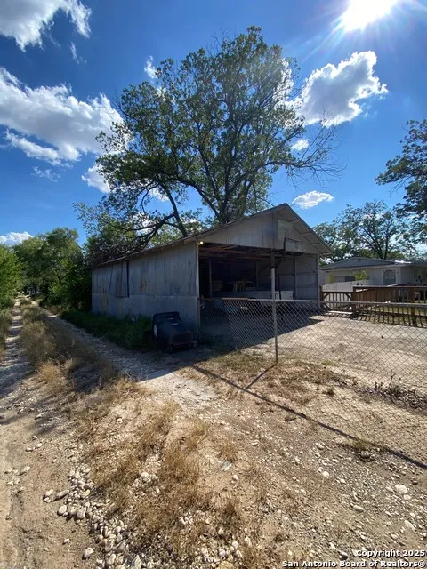 516 W Dunlap Sabinal, TX 78881