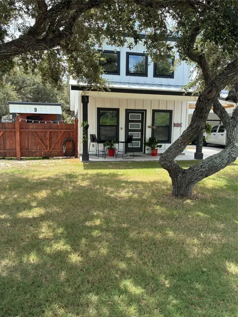 1617 W Terrace Boulevard