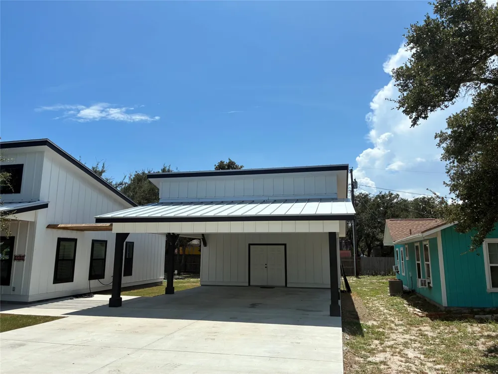 1617 W Terrace Boulevard Rockport, TX 78382