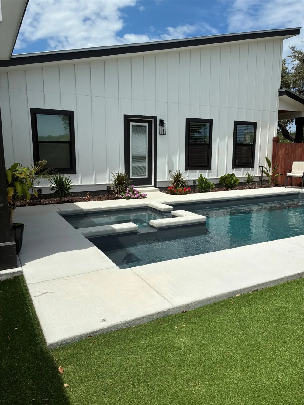 1617 W Terrace Boulevard Rockport, TX 78382