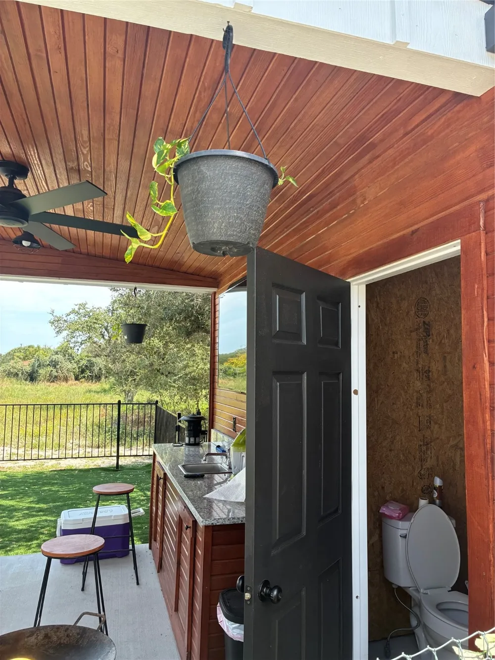 1617 W Terrace Boulevard Rockport, TX 78382