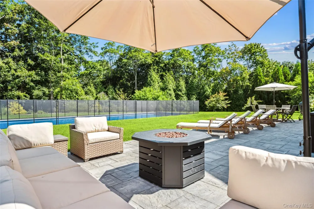 148 Montauk Highway Westhampton, NY 11977