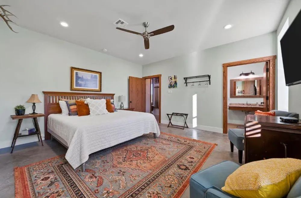 395 County Road 470 Lott, TX 76656
