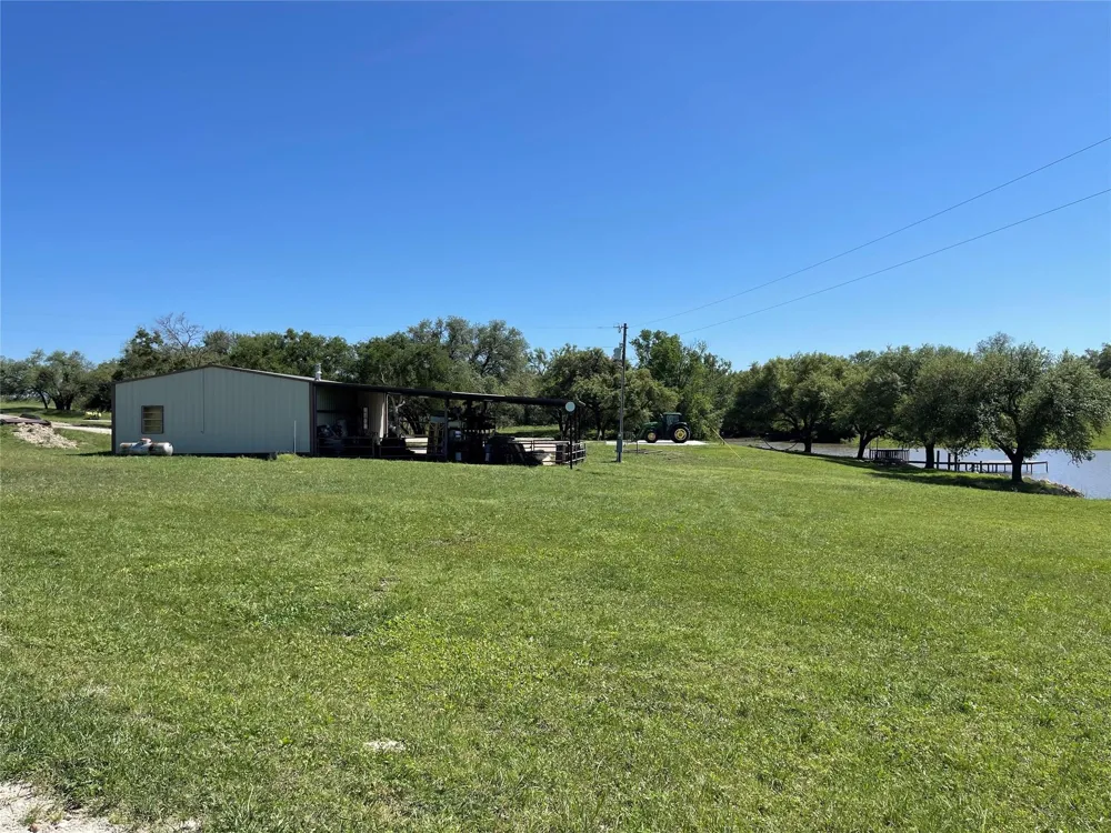 395 County Road 470 Lott, TX 76656