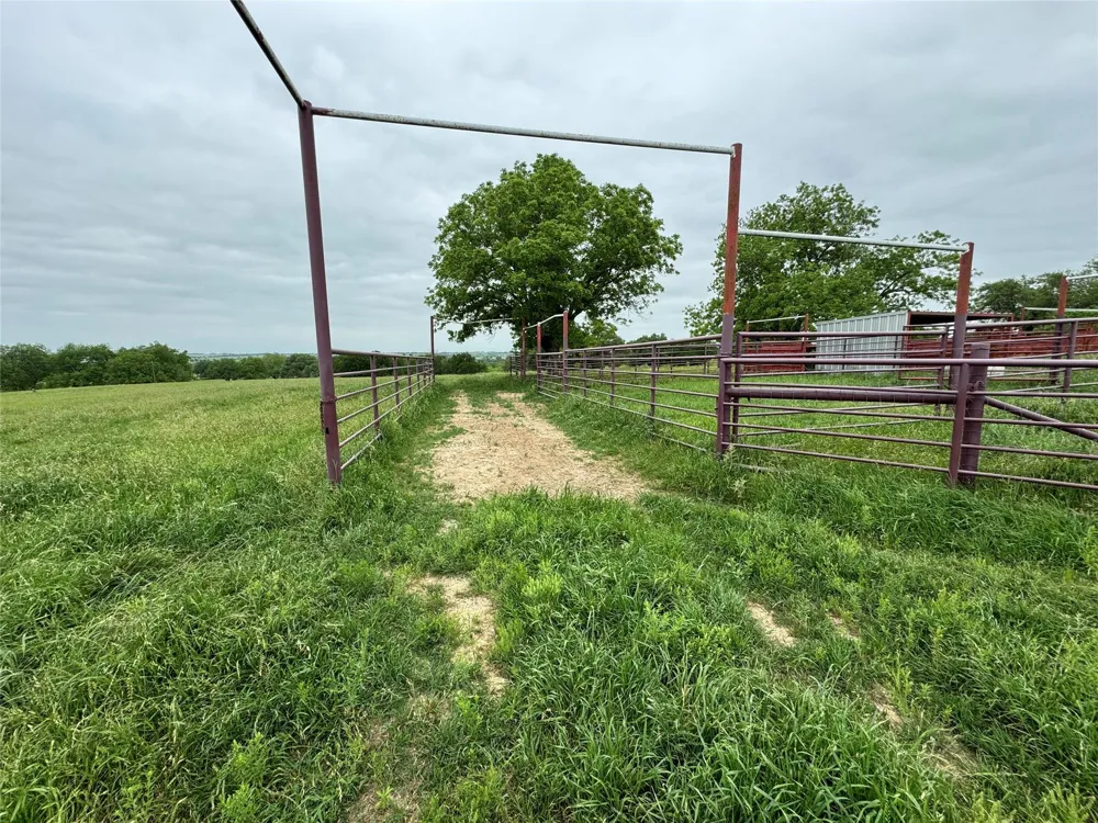 395 County Road 470 Lott, TX 76656