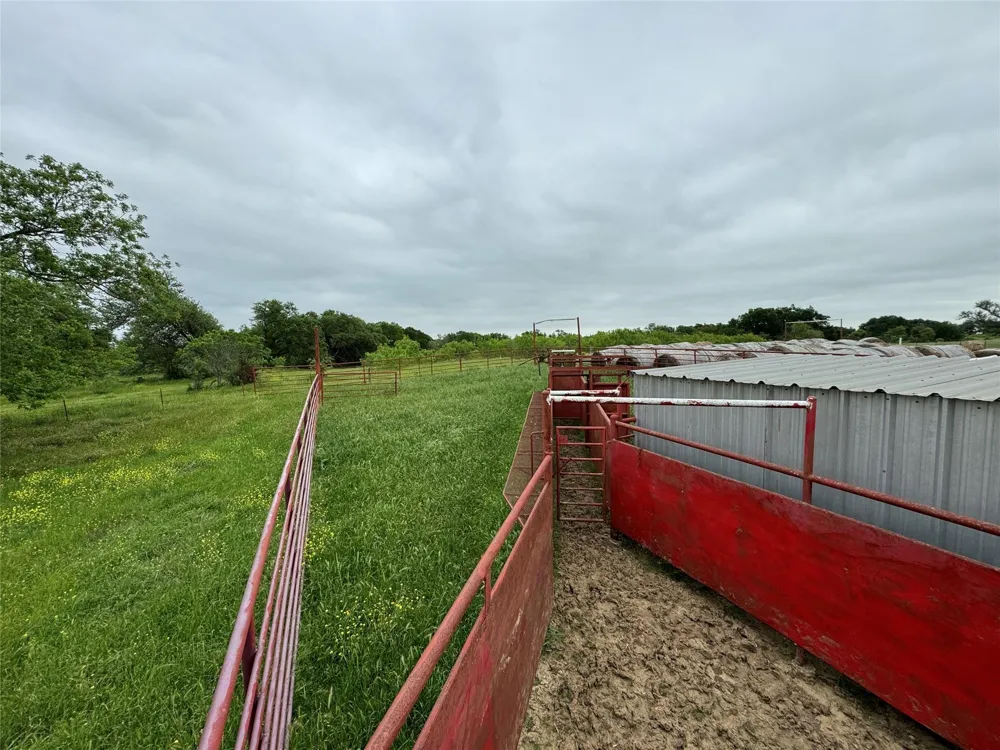 395 County Road 470 Lott, TX 76656