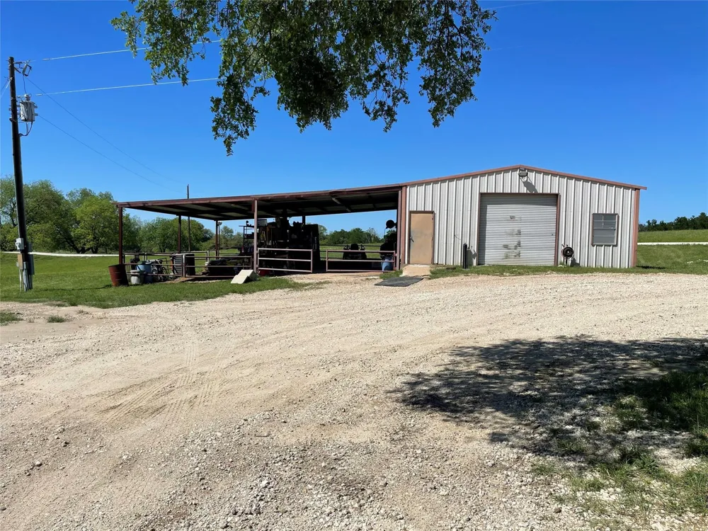 395 County Road 470 Lott, TX 76656