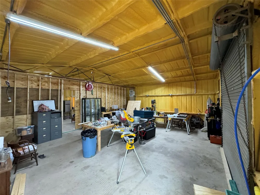 395 County Road 470 Lott, TX 76656