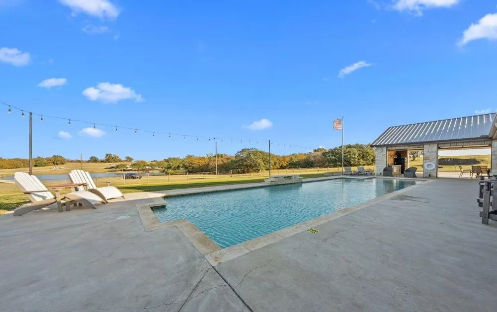 395 County Road 470 Lott, TX 76656