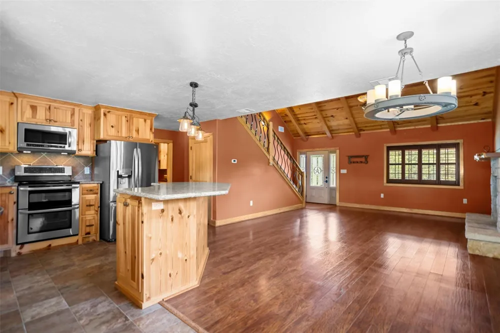 2399 Cr 1885 Grapeland, TX 75844