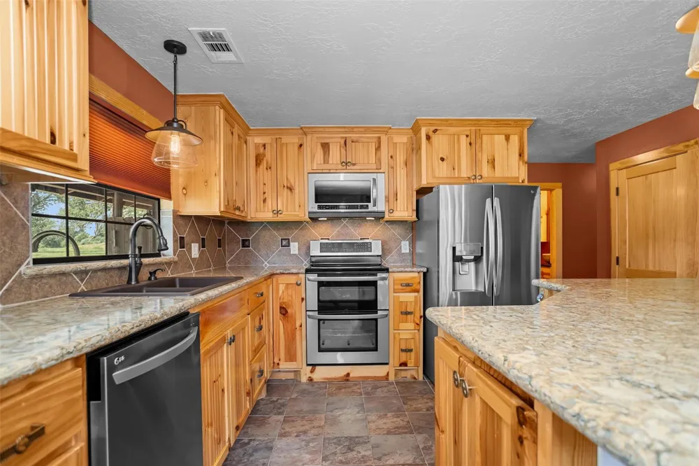 2399 Cr 1885 Grapeland, TX 75844