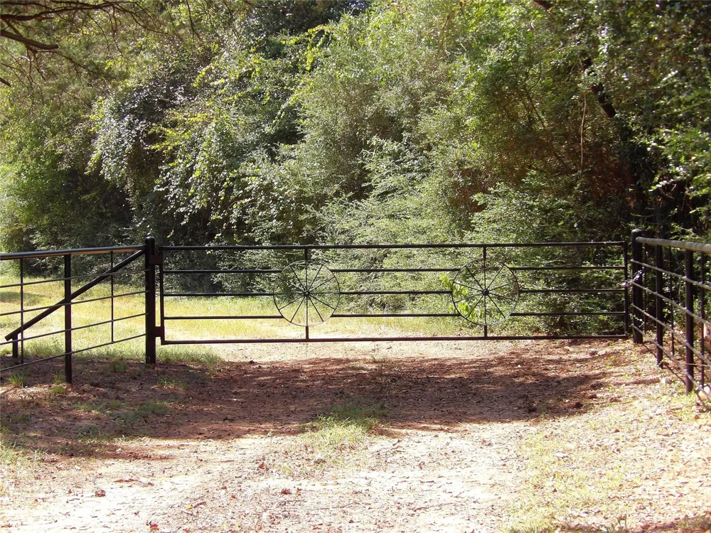 2399 Cr 1885 Grapeland, TX 75844
