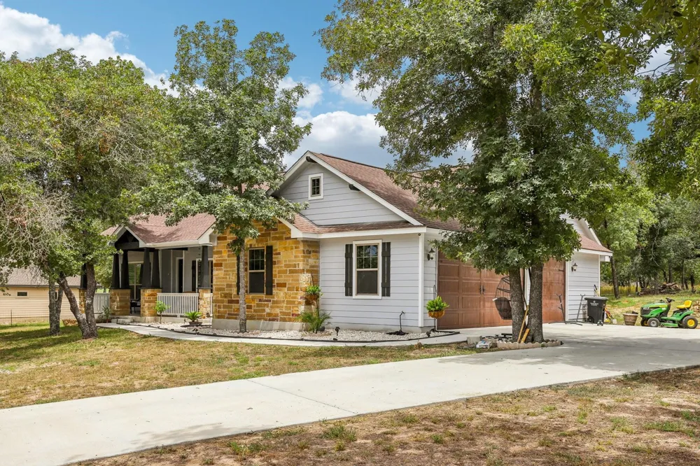 114 County Road 6863 Natalia, TX 78059