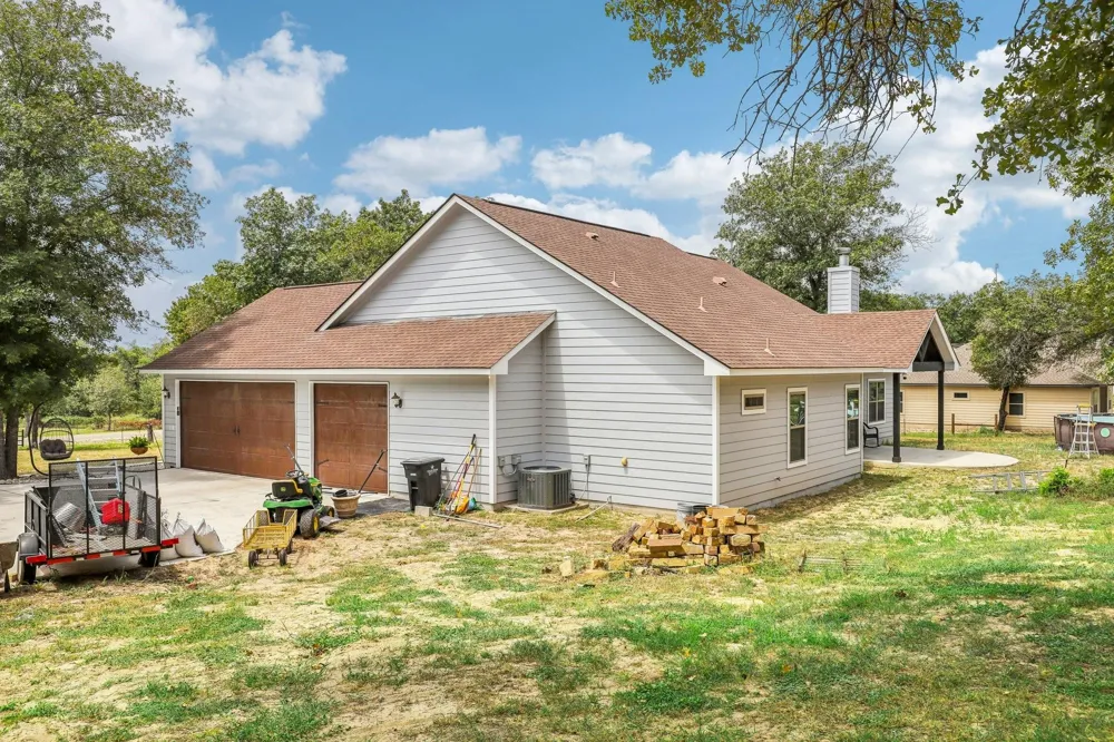 114 County Road 6863 Natalia, TX 78059