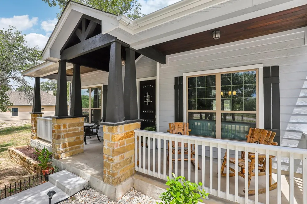114 County Road 6863 Natalia, TX 78059