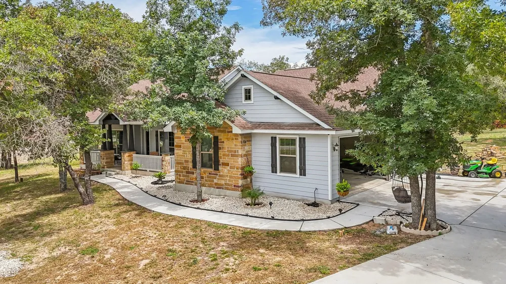114 County Road 6863 Natalia, TX 78059