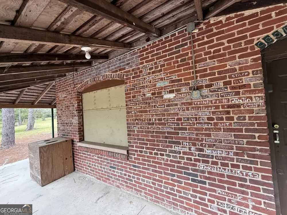 2251 Boy scout RD Byron, GA 31008