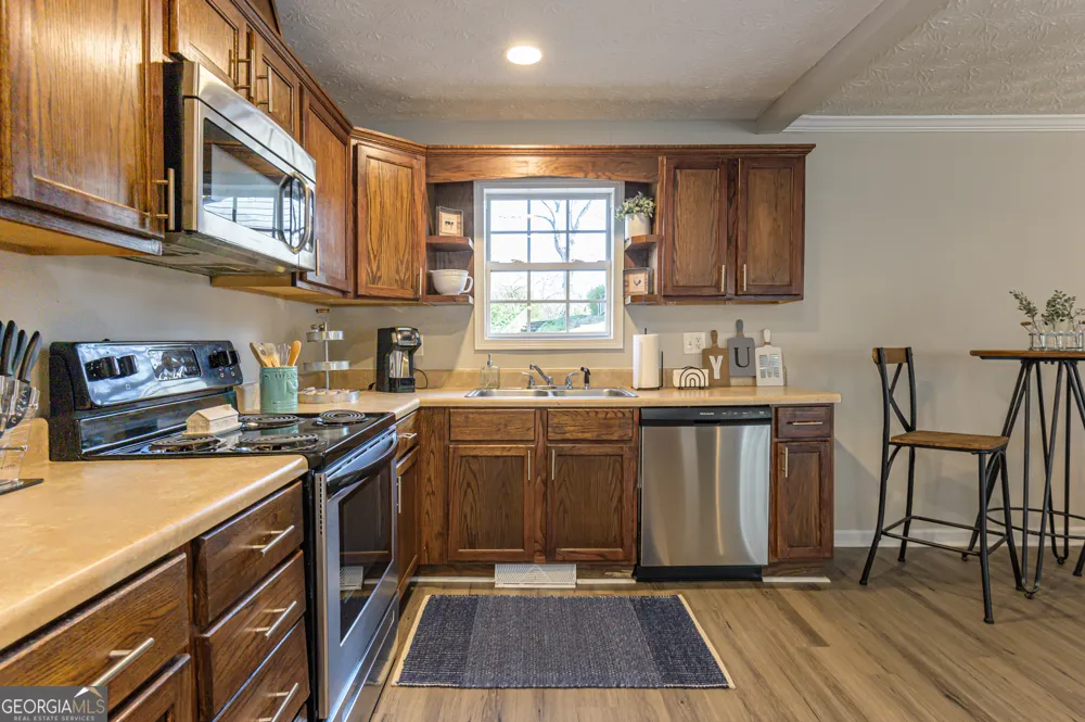 196 Etowah DR Cartersville, GA 30120