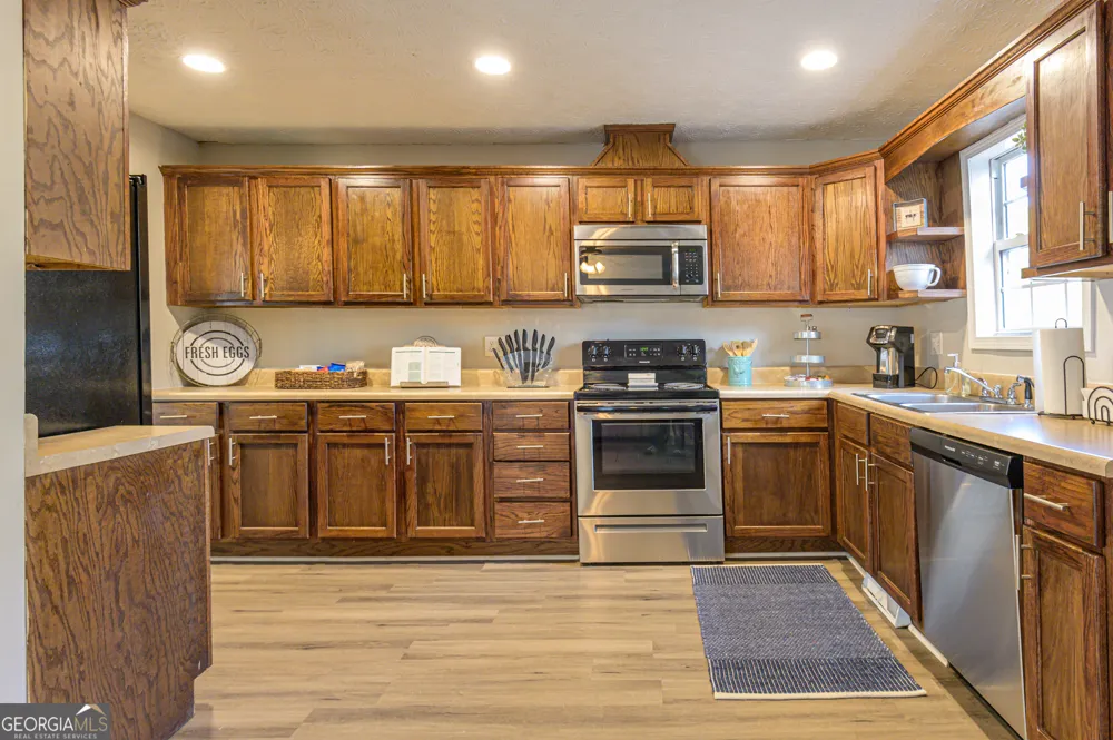 196 Etowah DR Cartersville, GA 30120