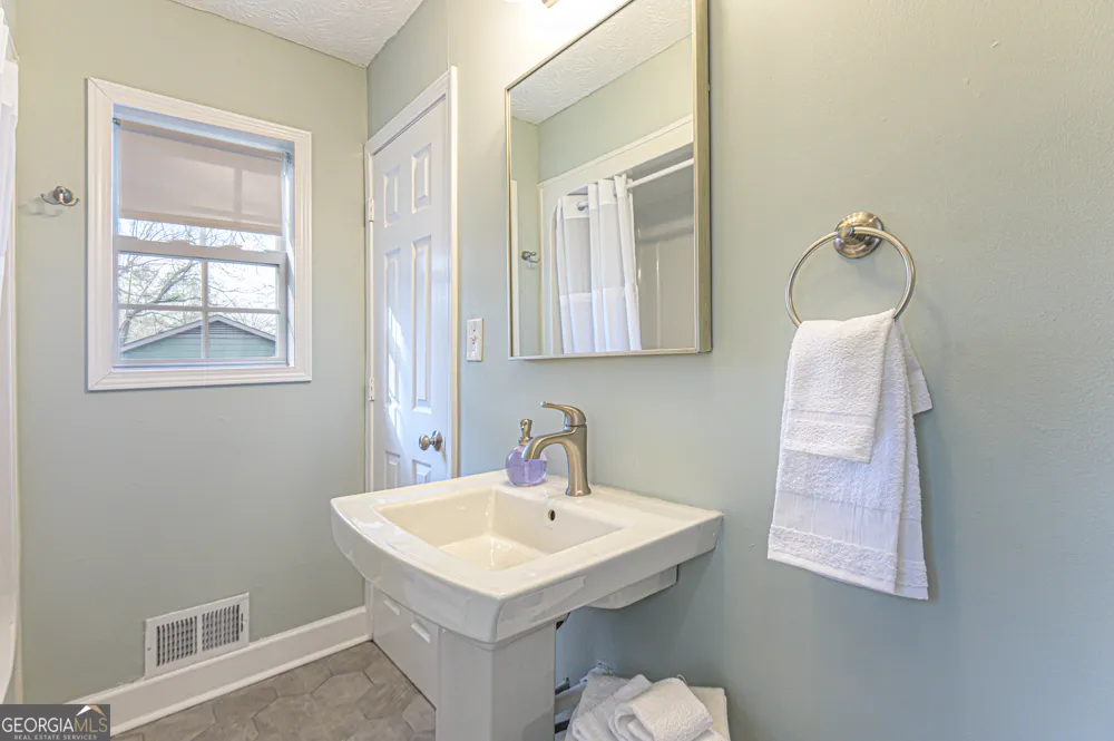 196 Etowah DR Cartersville, GA 30120