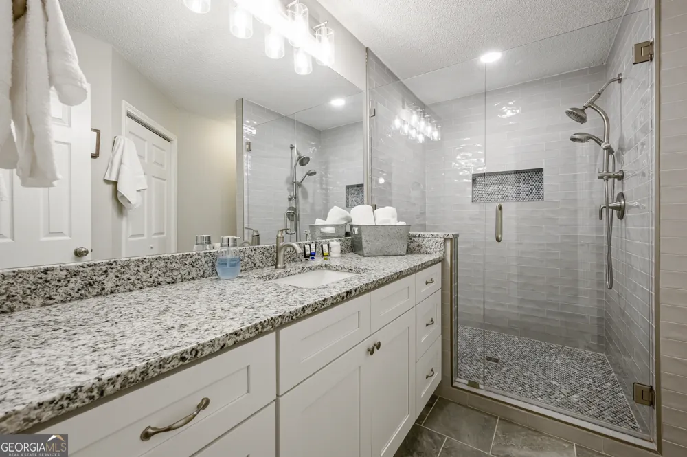 10 Jill LN Cartersville, GA 30120