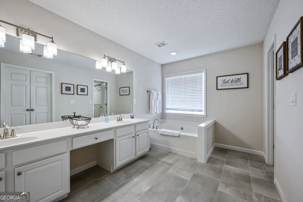 206 Persimmon TRL Woodstock, GA 30188