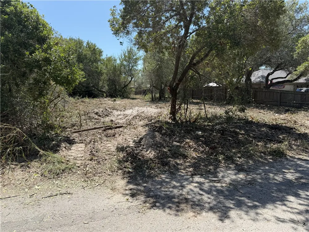 2 S 12th St Aransas Pass, TX 78336