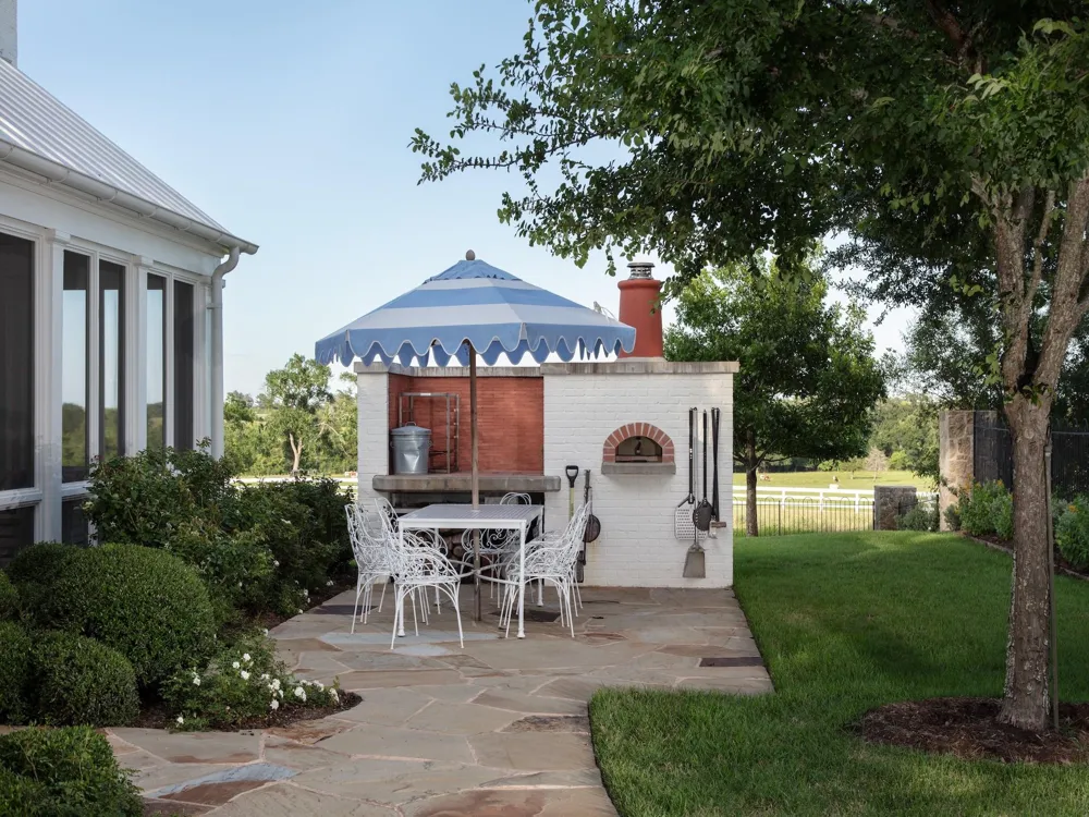 2228 Centerhill Road Bellville, TX 77418