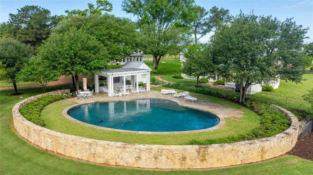 2228 Centerhill Road Bellville, TX 77418