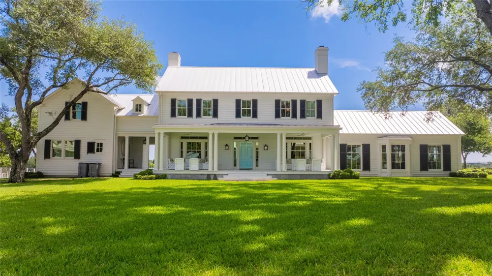 2228 Centerhill Road Bellville, TX 77418