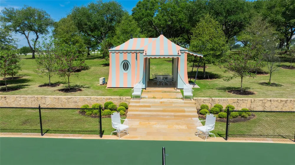 2228 Centerhill Road Bellville, TX 77418