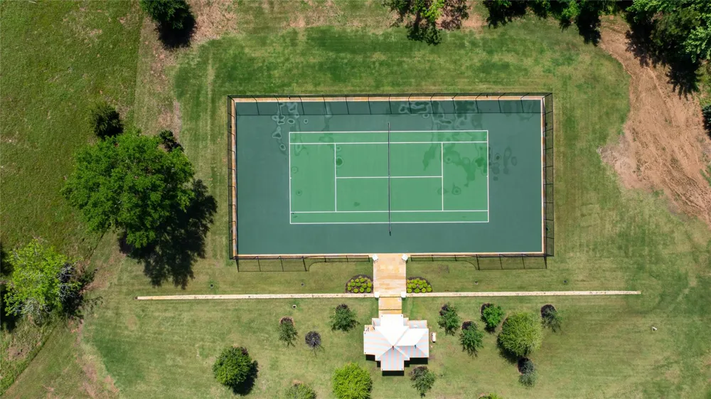 2228 Centerhill Road Bellville, TX 77418