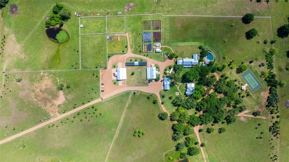 2228 Centerhill Road Bellville, TX 77418
