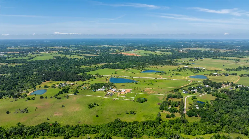 2228 Centerhill Road Bellville, TX 77418