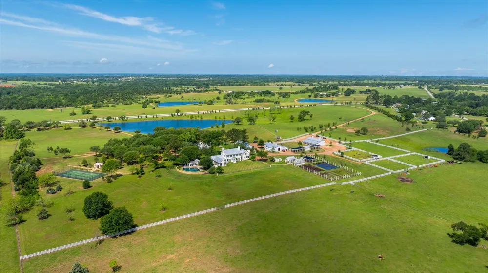 2228 Centerhill Road Bellville, TX 77418