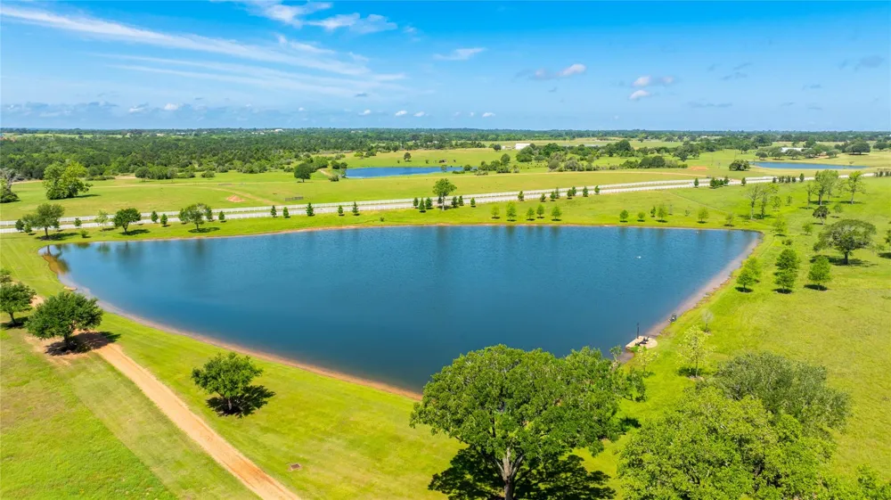 2228 Centerhill Road Bellville, TX 77418