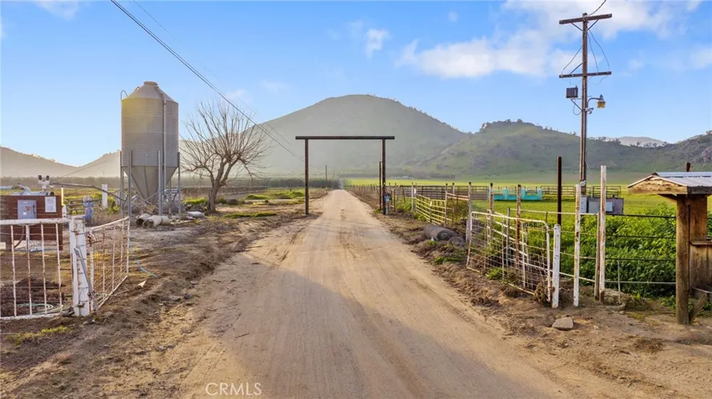 19400 398 Woodlake, CA 93286