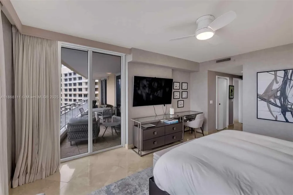 848 Brickell Key Dr #2605 Miami, FL 33131