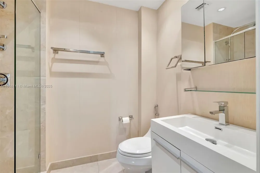 848 Brickell Key Dr #2605 Miami, FL 33131