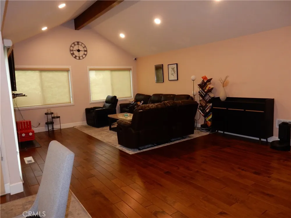 6157 Carpintero Avenue Lakewood, CA 90713