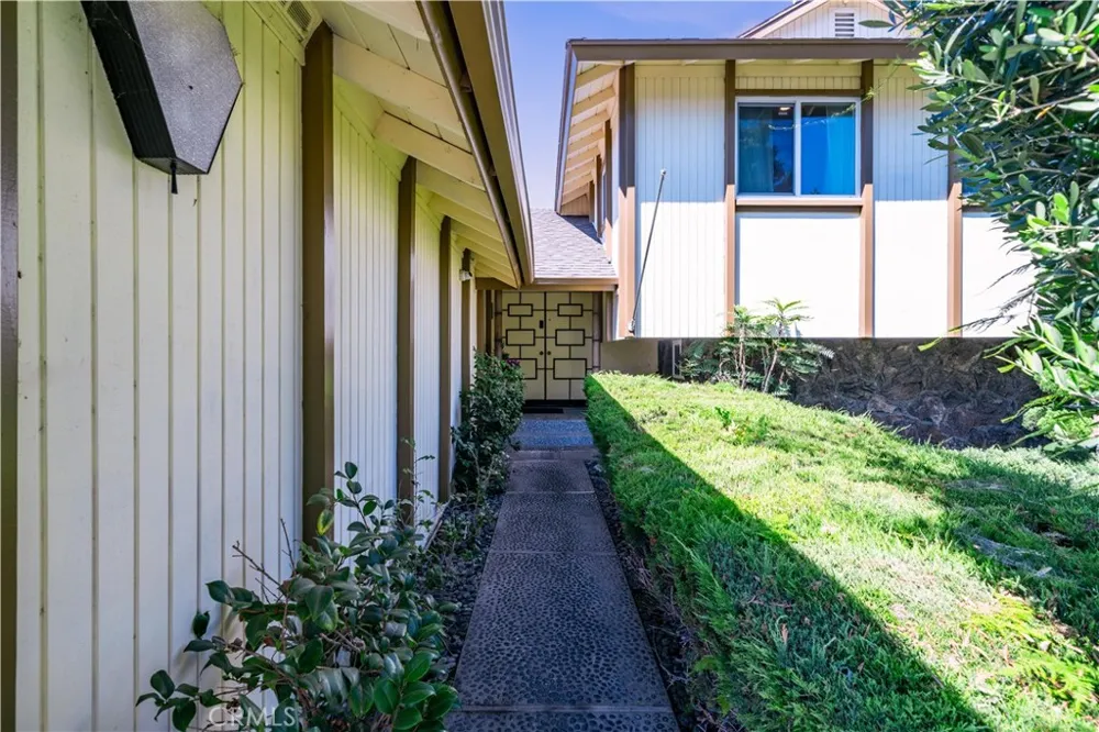 6157 Carpintero Avenue Lakewood, CA 90713