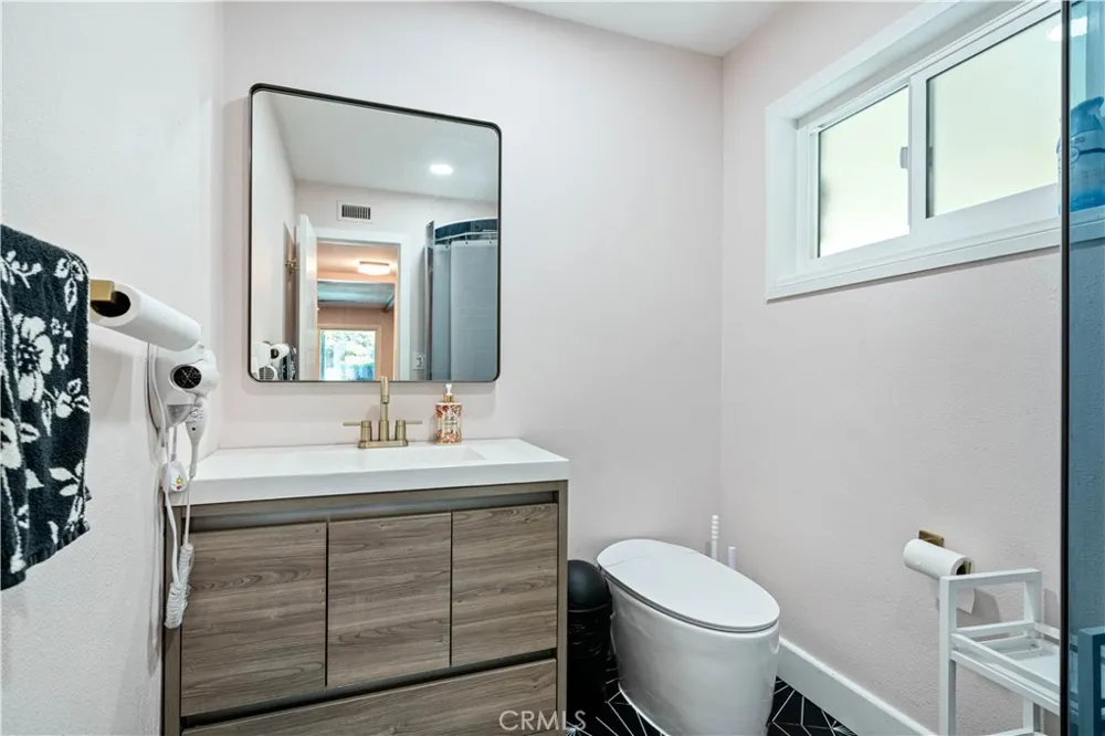 6157 Carpintero Avenue Lakewood, CA 90713