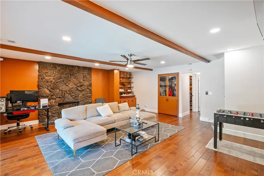 6157 Carpintero Avenue Lakewood, CA 90713