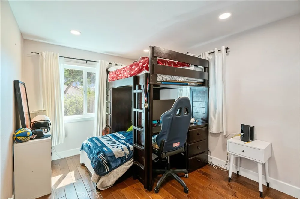 6157 Carpintero Avenue Lakewood, CA 90713